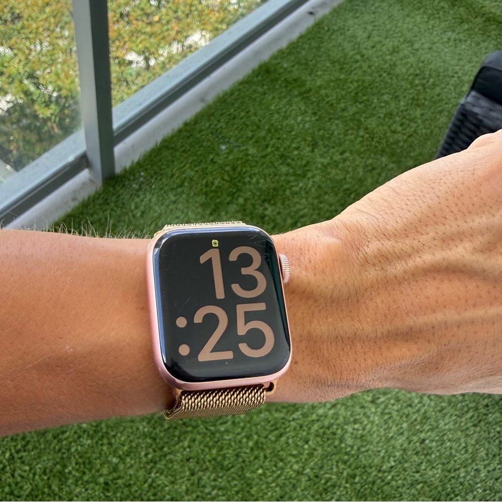 Apple Watch Rose Gold with Rose Gold Milanese Loop